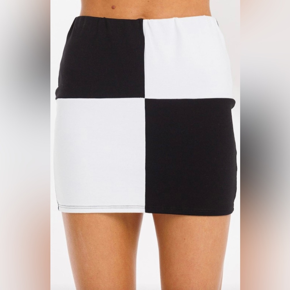Black and White Checkered Skirt - Picture 6 of 7